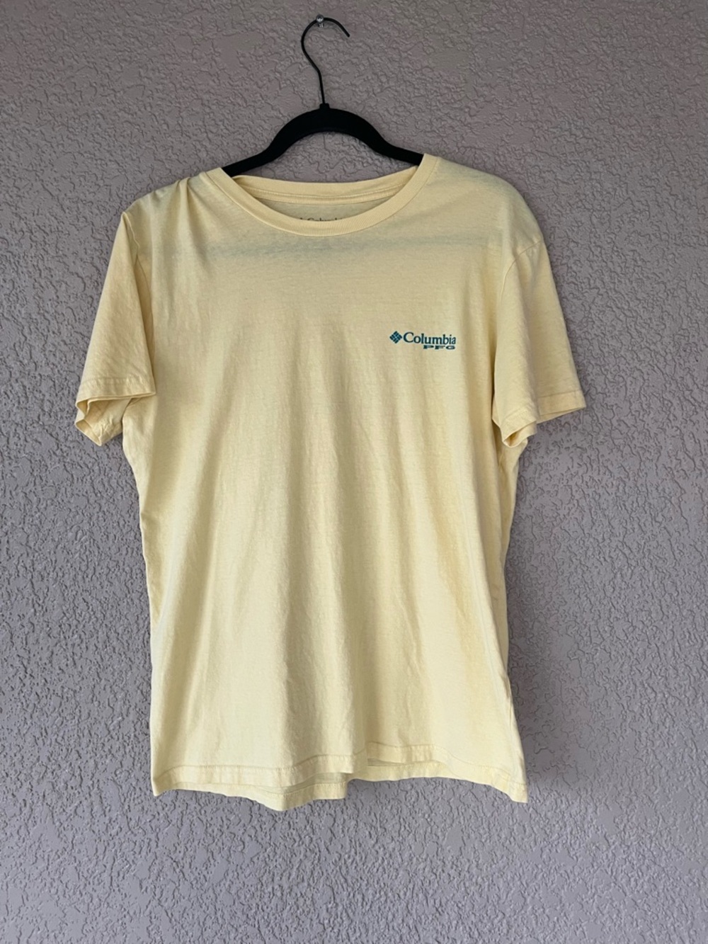 Columbia Men's Short Sleeve Tee in Light Yellow with Teal Logo
